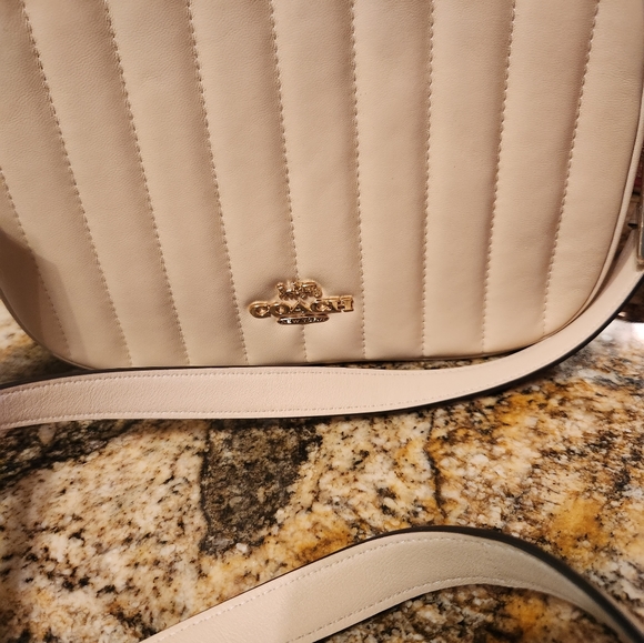 Super Pretty Puffy Linear Quilted Cream Leather Jes COACH Crossbody!! - Picture 3 of 16